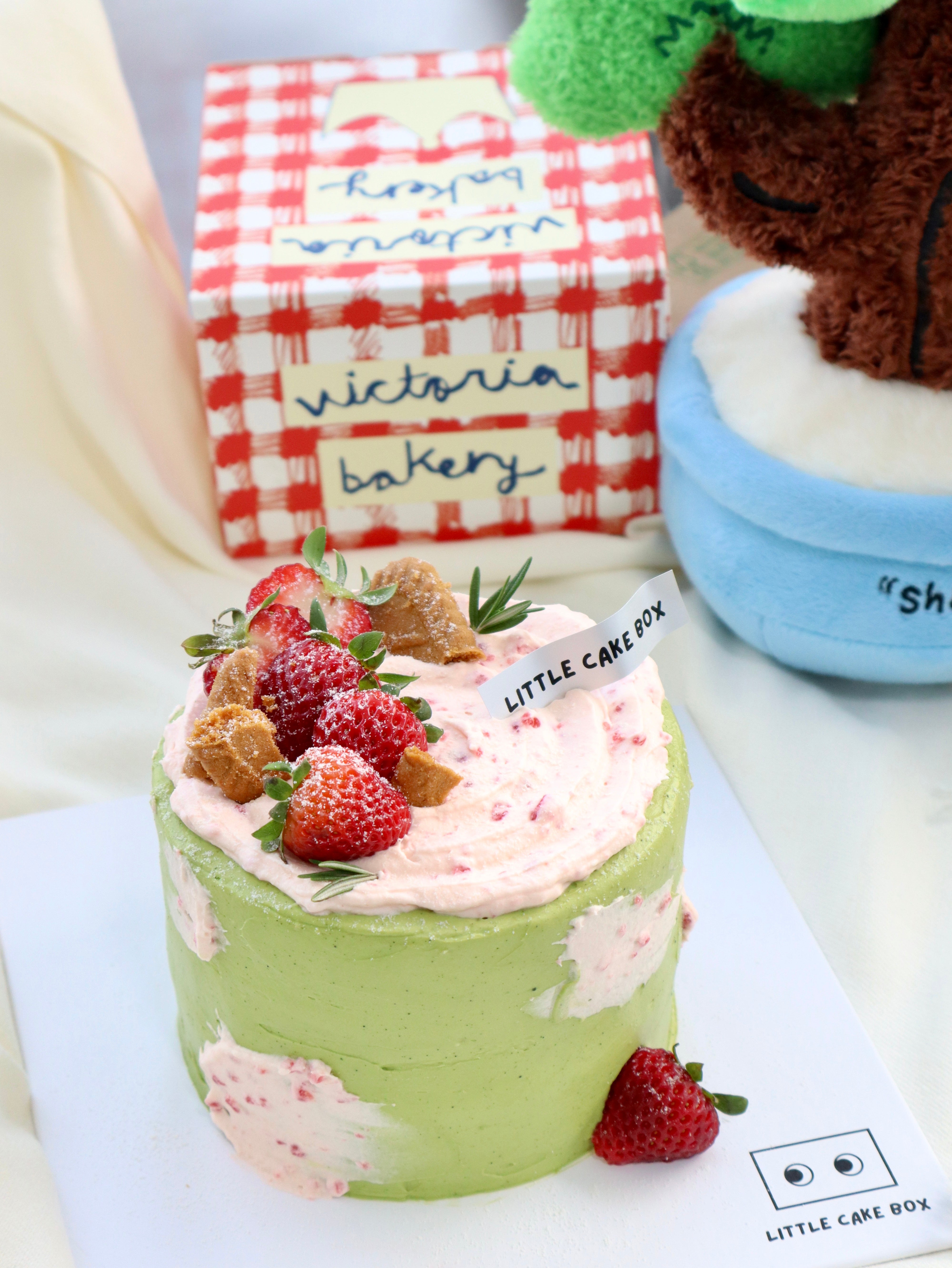 Matcha Strawberry Cake
