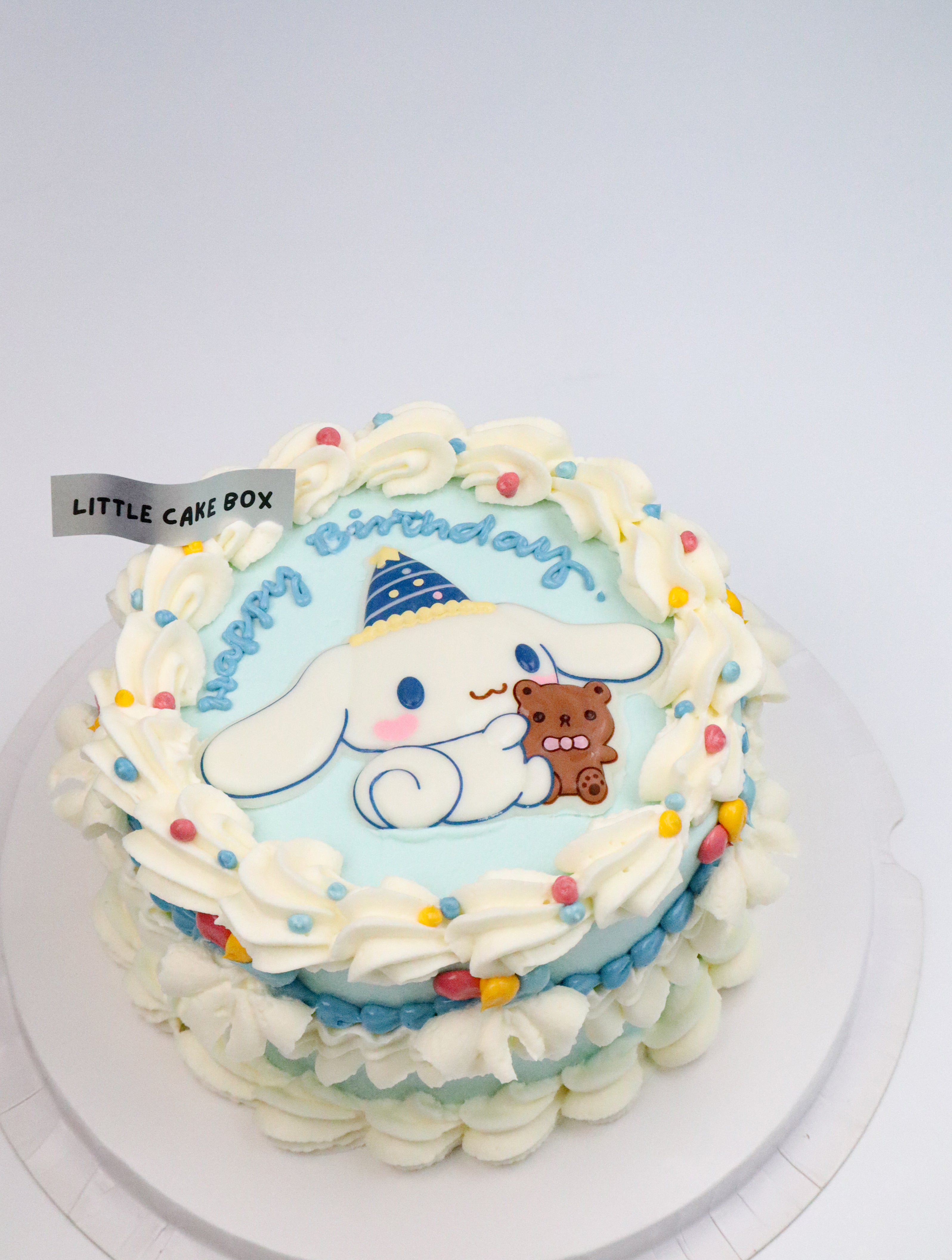 Cinnamon Roll Vintage Piping Cake