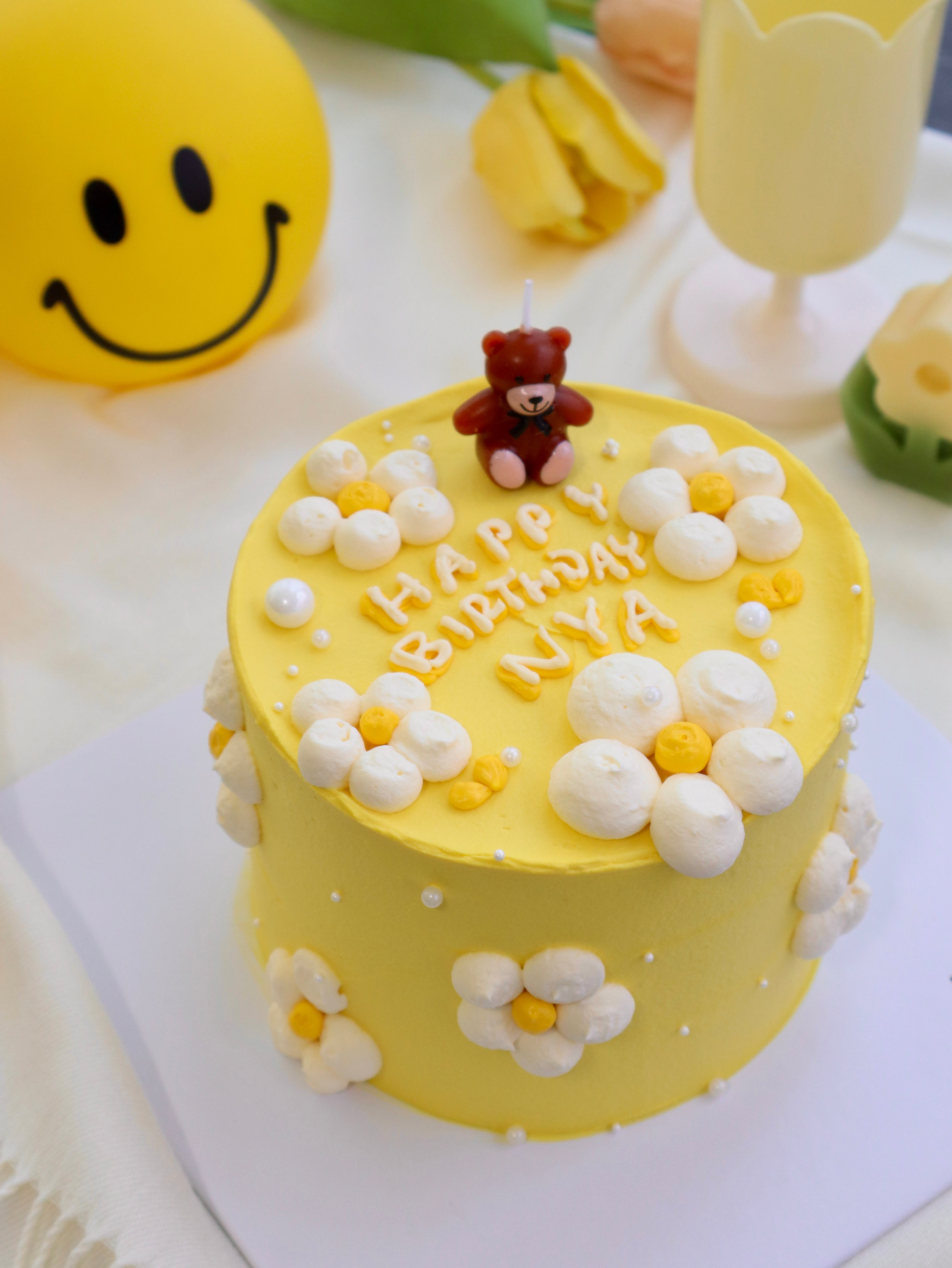 Bright Daisy Cake