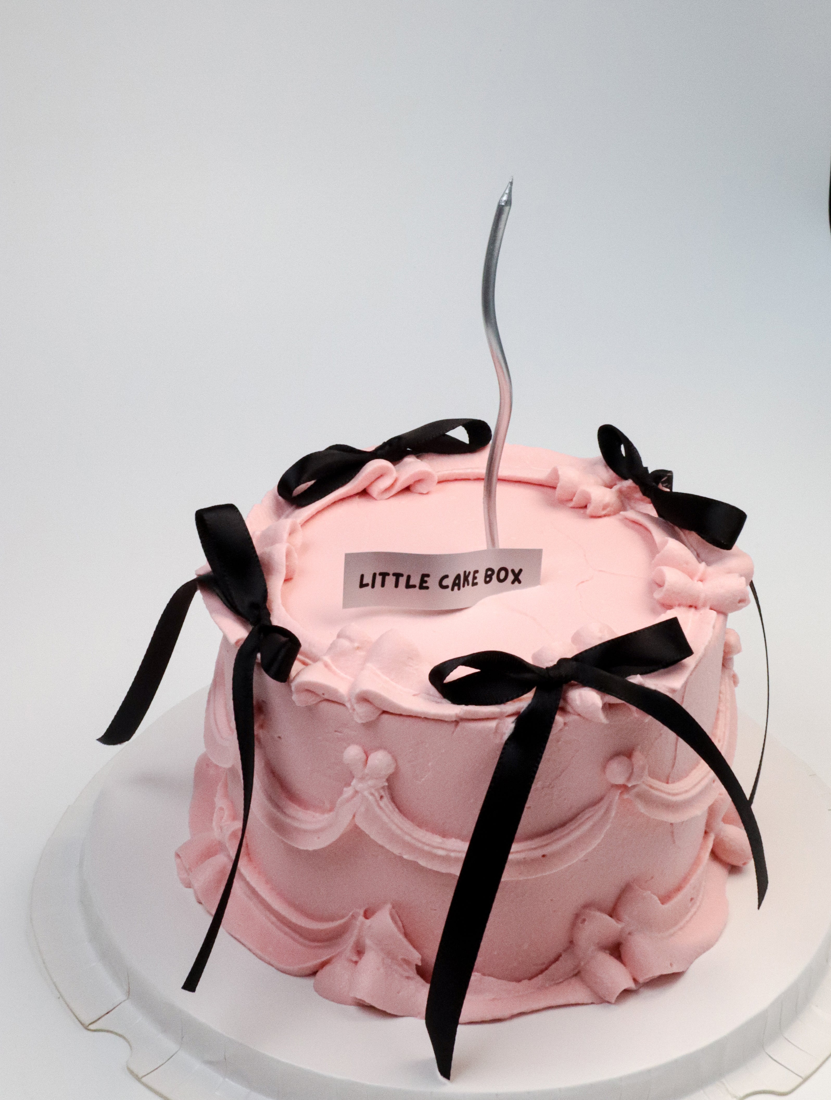 Black/Pink Ballet Ribbon Bow Vintage Cake