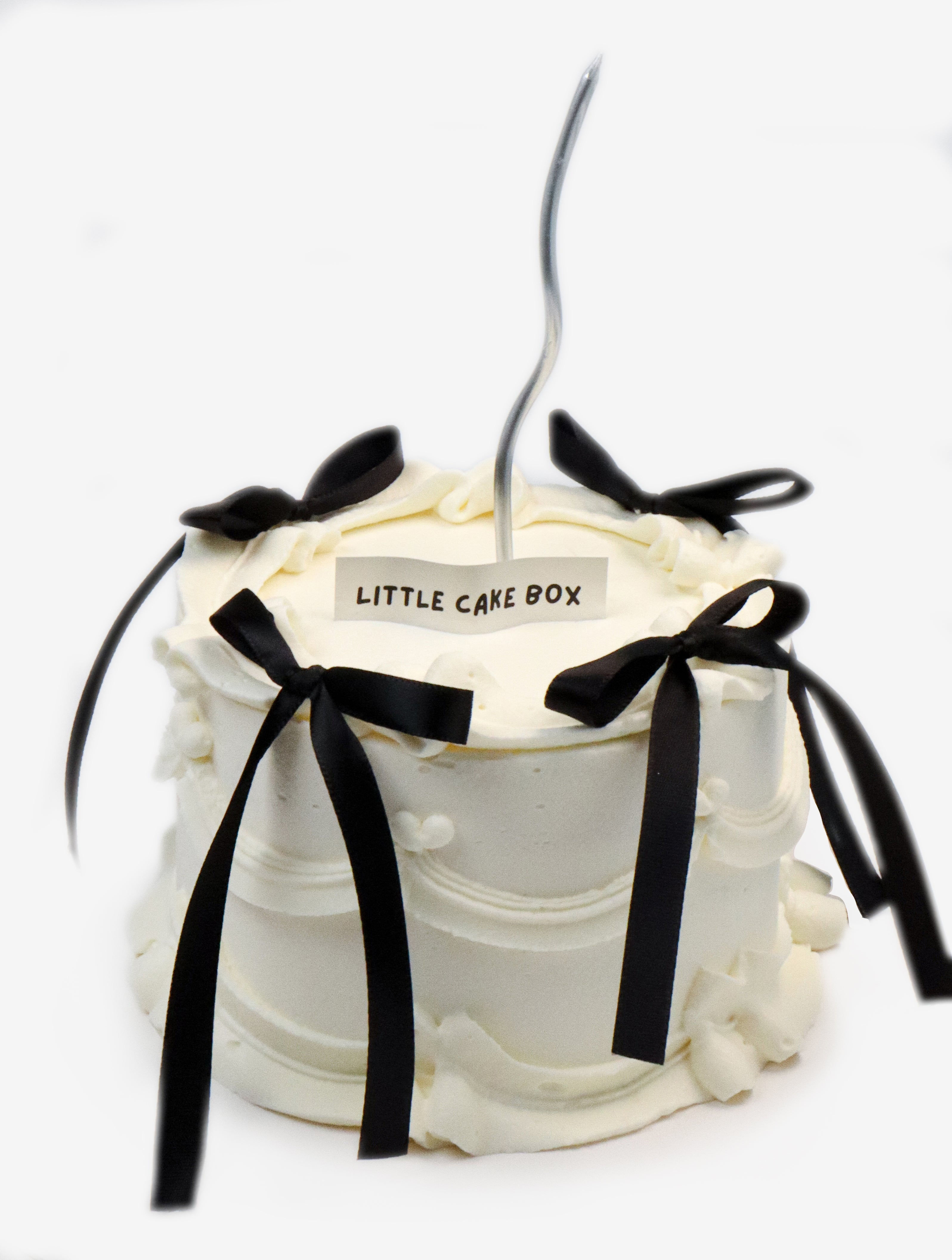 Black/White Vintage Ribbon Bow Cake