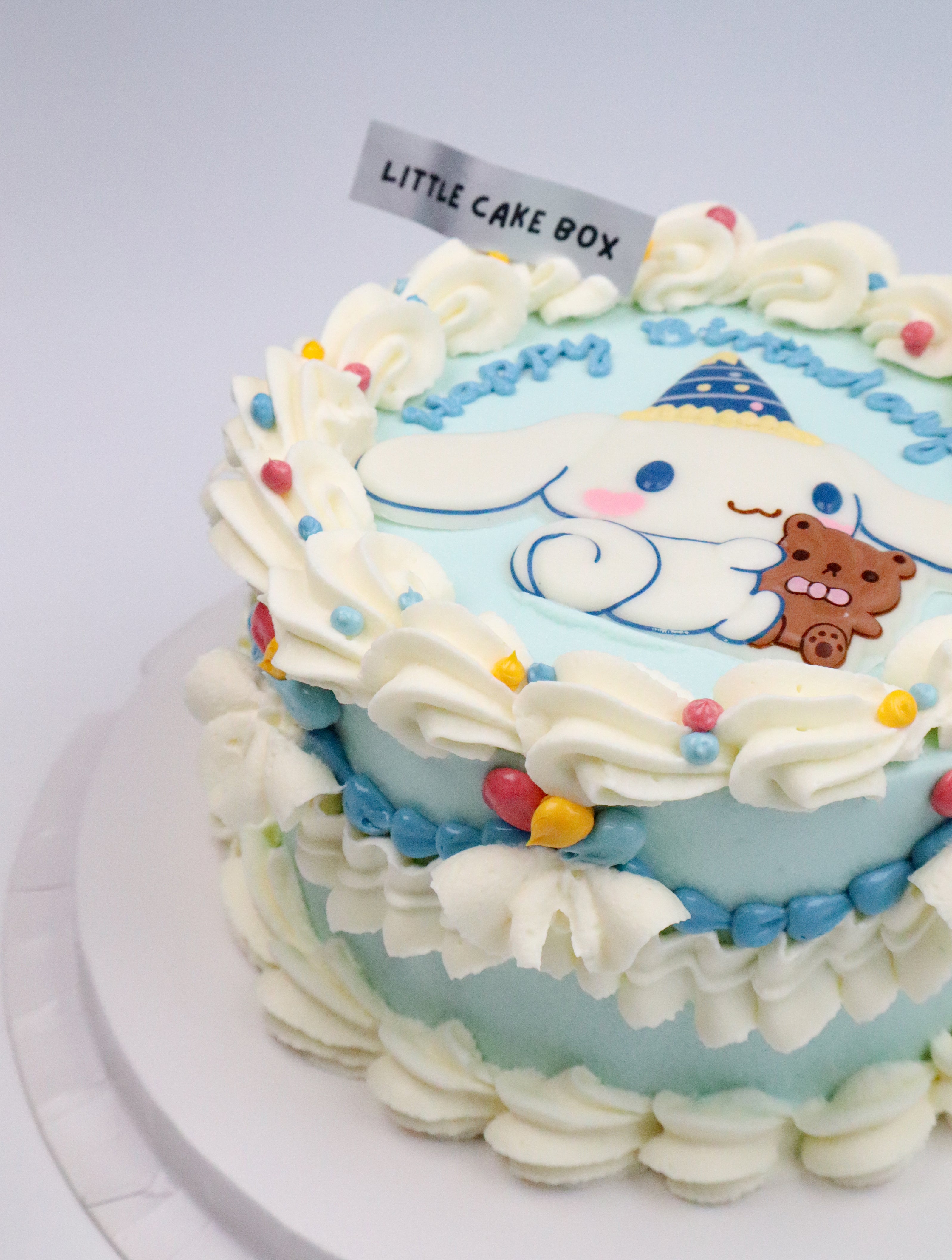 Cinnamon Roll Vintage Piping Cake