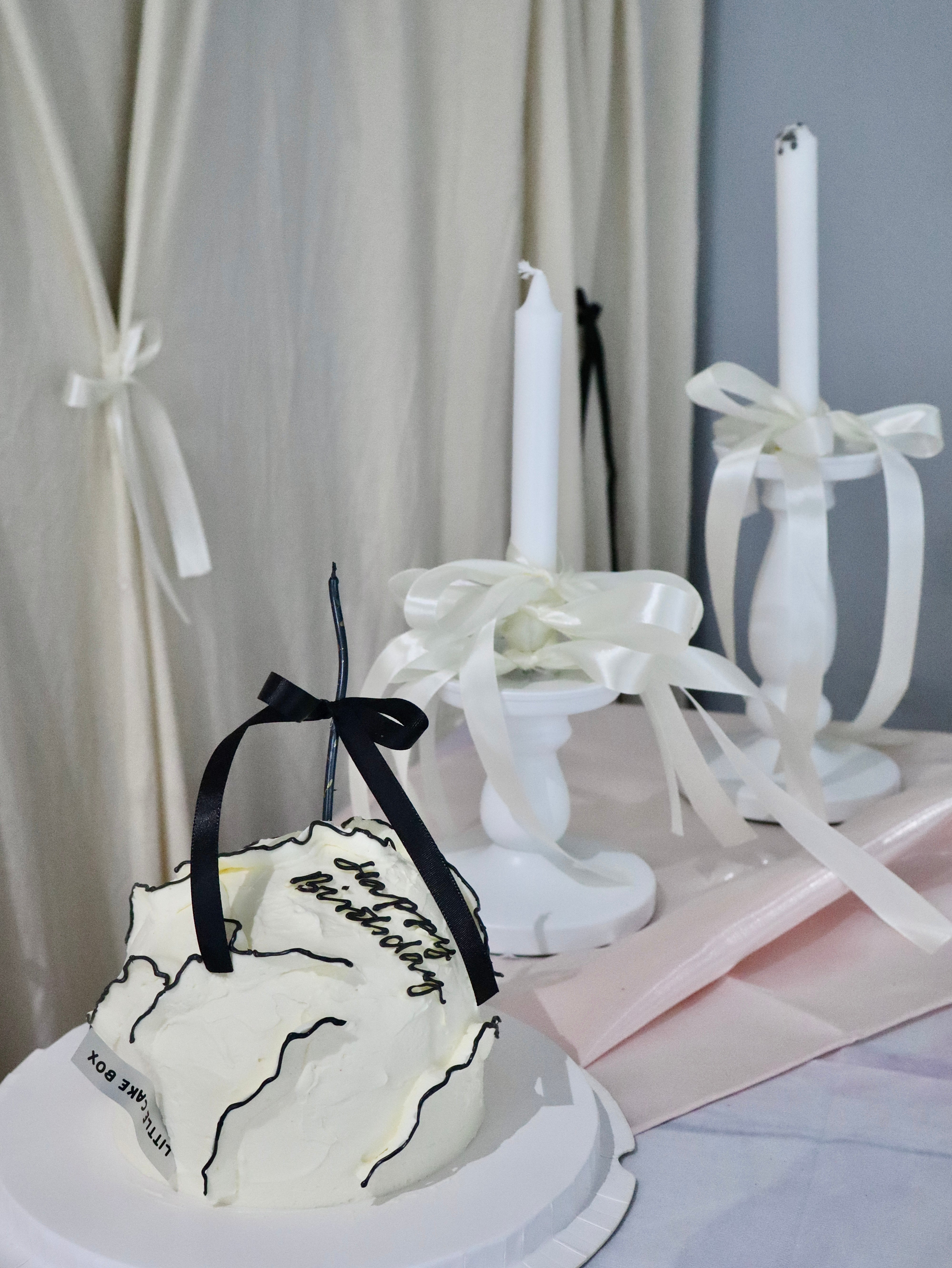 Black n White Poet Cake