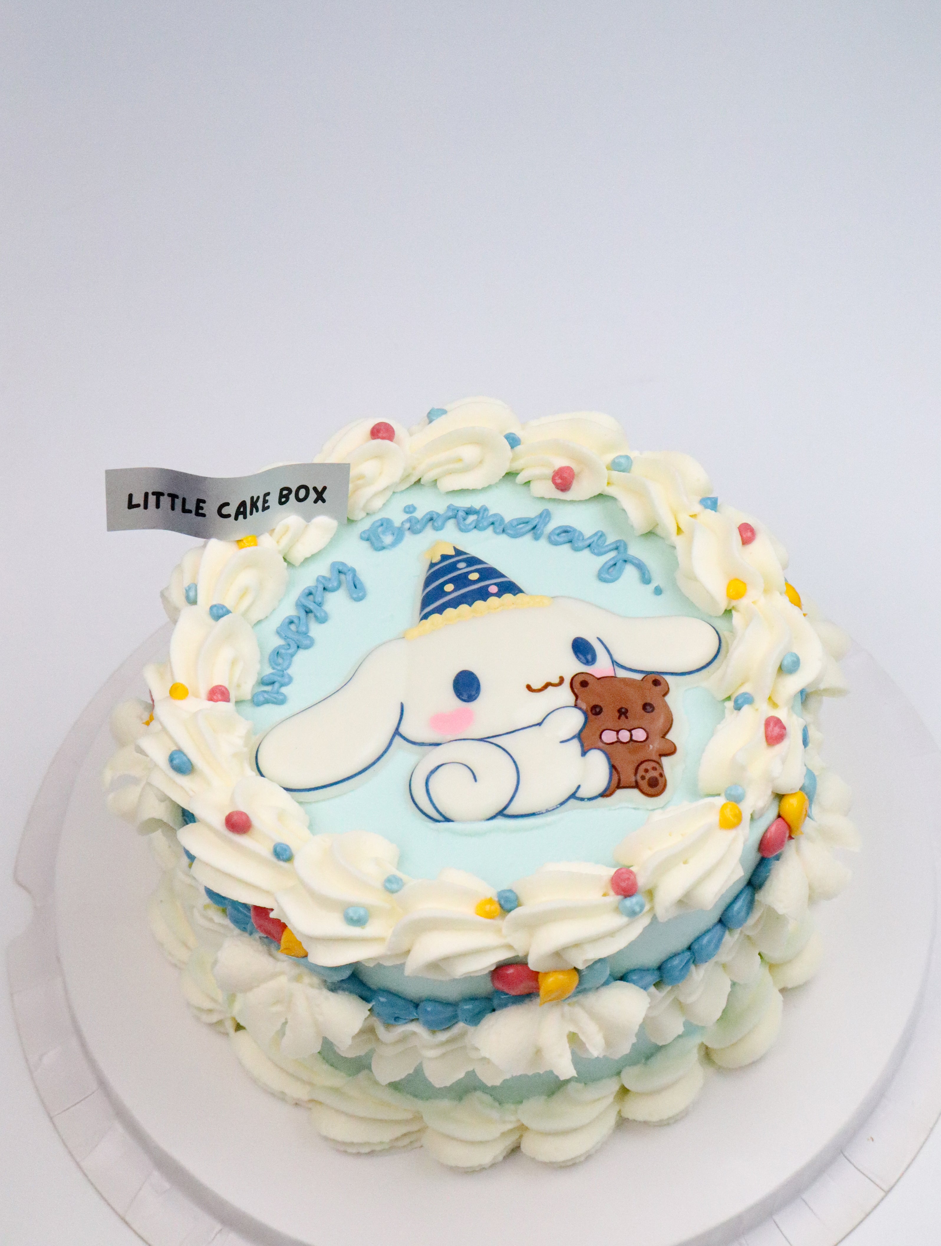 Cinnamon Roll Vintage Piping Cake