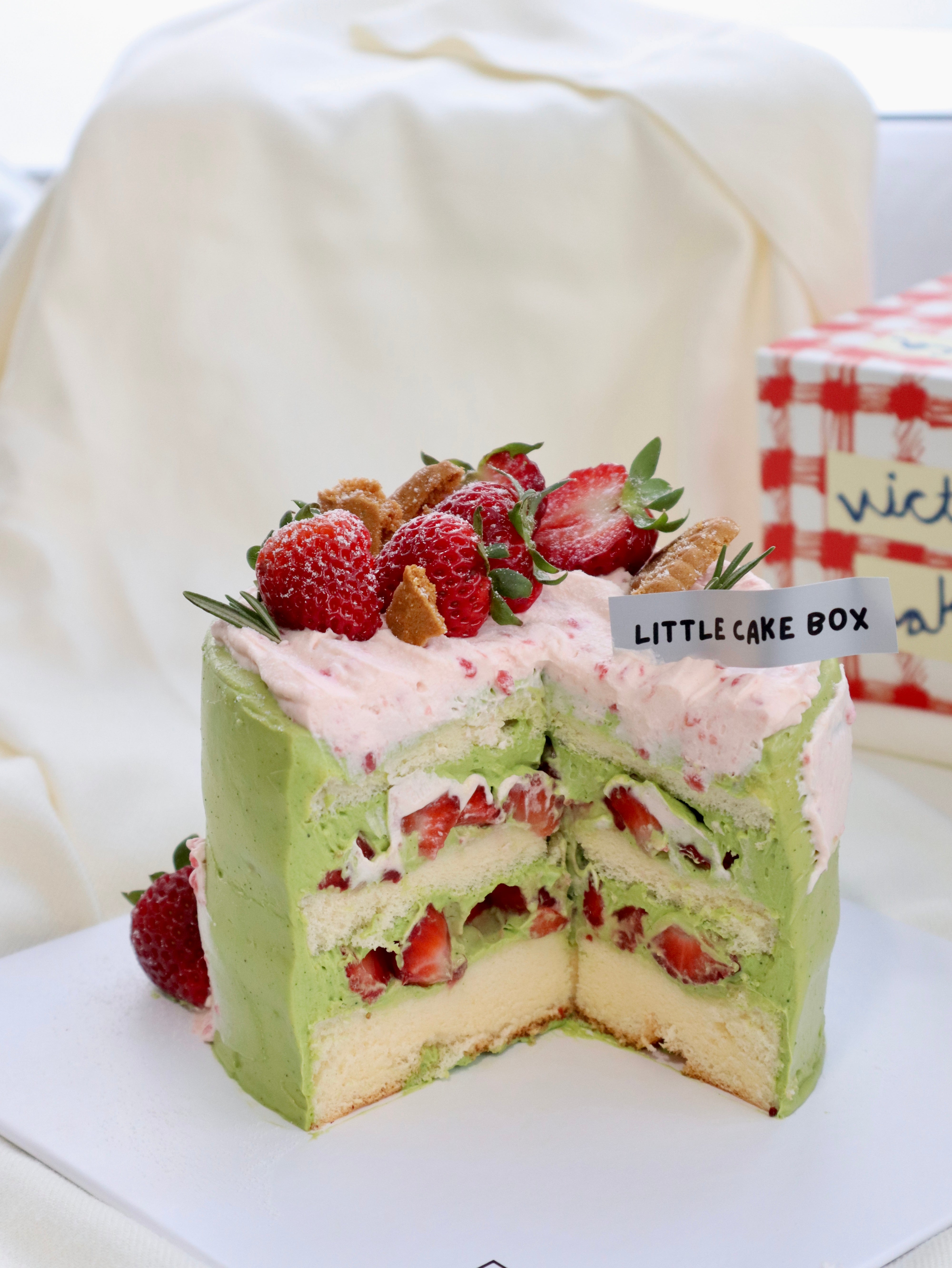 Matcha Strawberry Cake